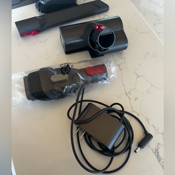 Dyson Attachments for Complete v7 or v8 vacuum - Picture 2 of 5